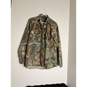 Herter's Camo hunting button down shirt Large